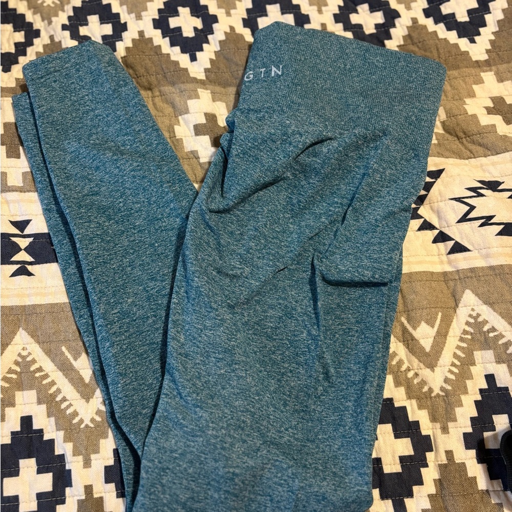 NVGTN Teal scrunch butt Leggings